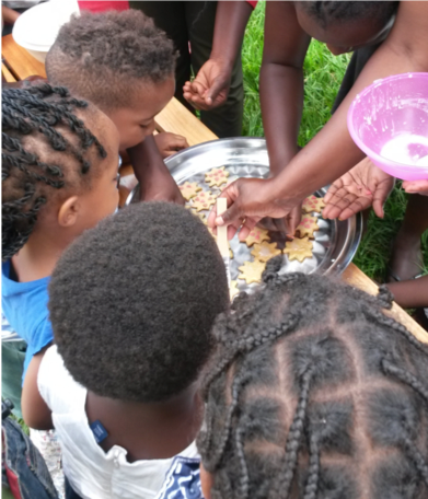 Kinder und Christmas Cookies