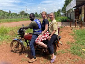 Typische Fortbewegung in Uganda: Body fahren